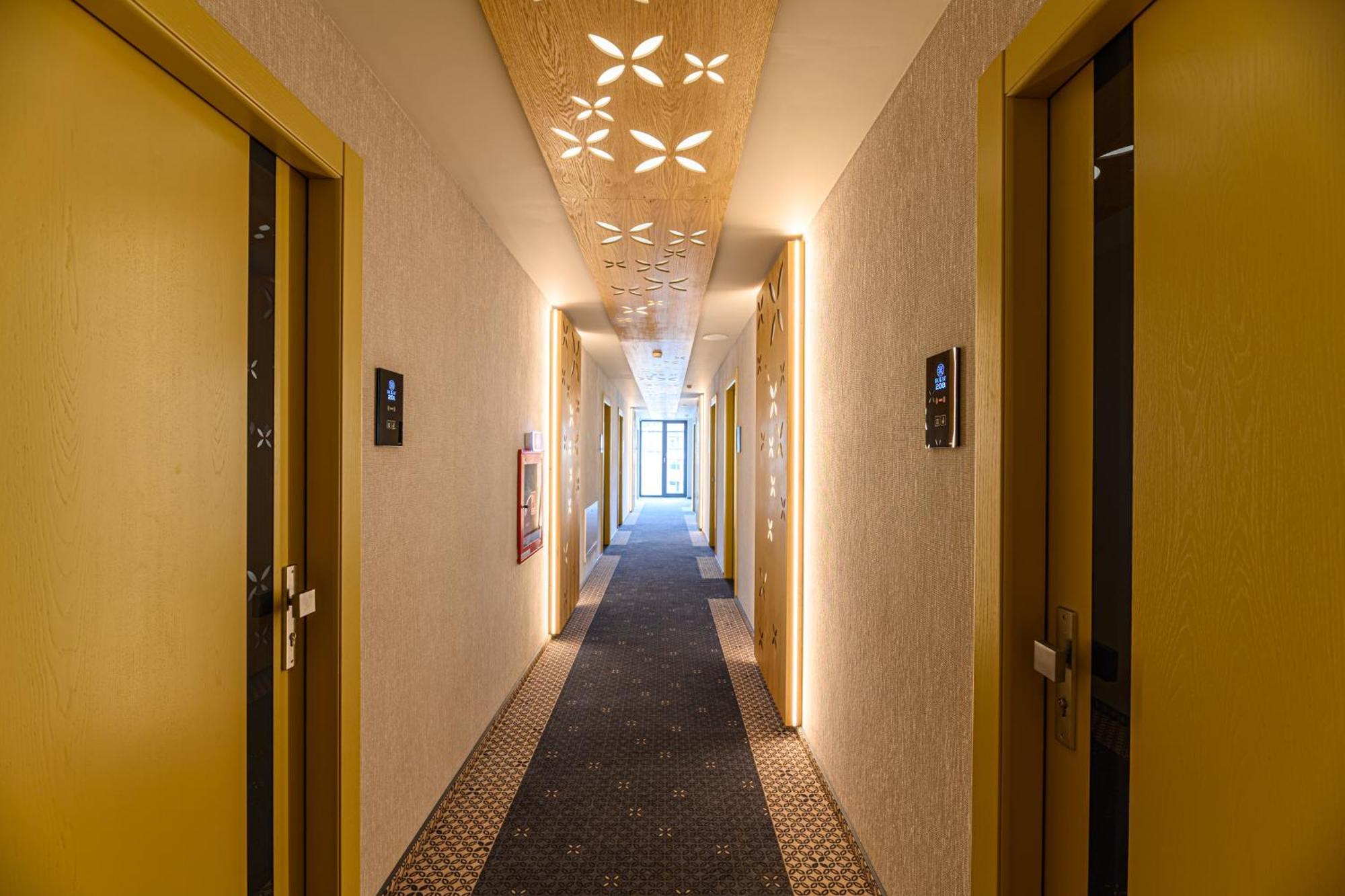 Hotel Dukat Gura Humorului Exterior foto